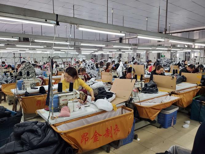 厂 写美篇昂金制衣成立于2000年,坐落于江苏省高邮市界首镇工业园区